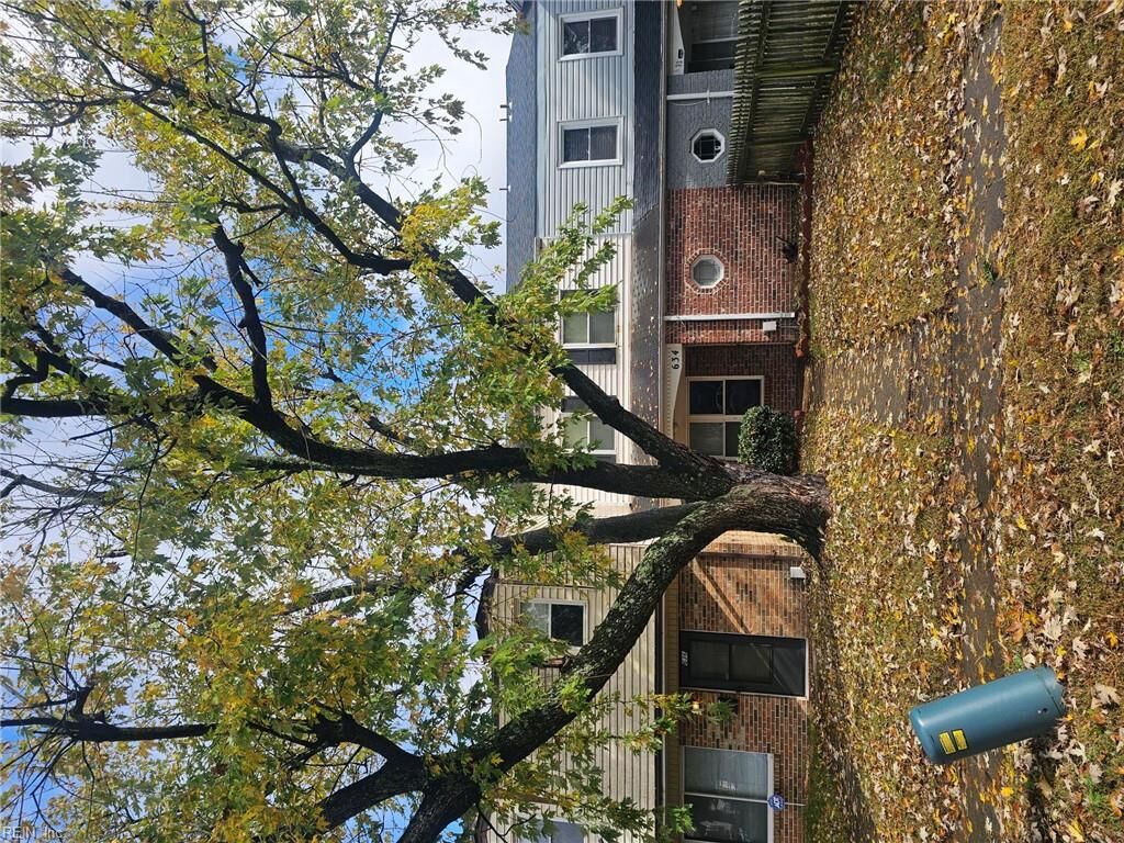 Property Photo:  634 Red Horse Ln  VA 23462 