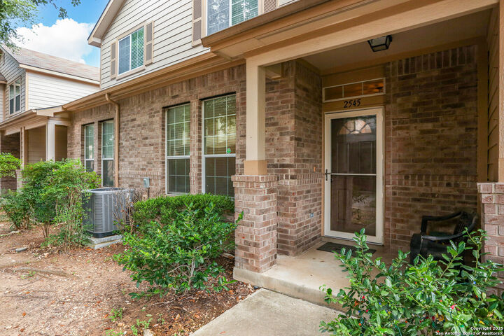 Property Photo: 2545 Grayson TX 78232