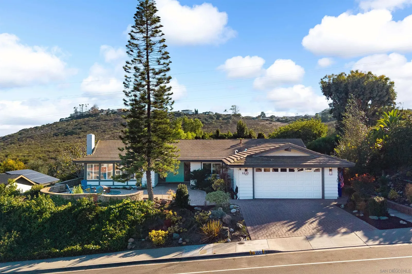 Property Photo: 6641 Murray Park Dr CA 92120