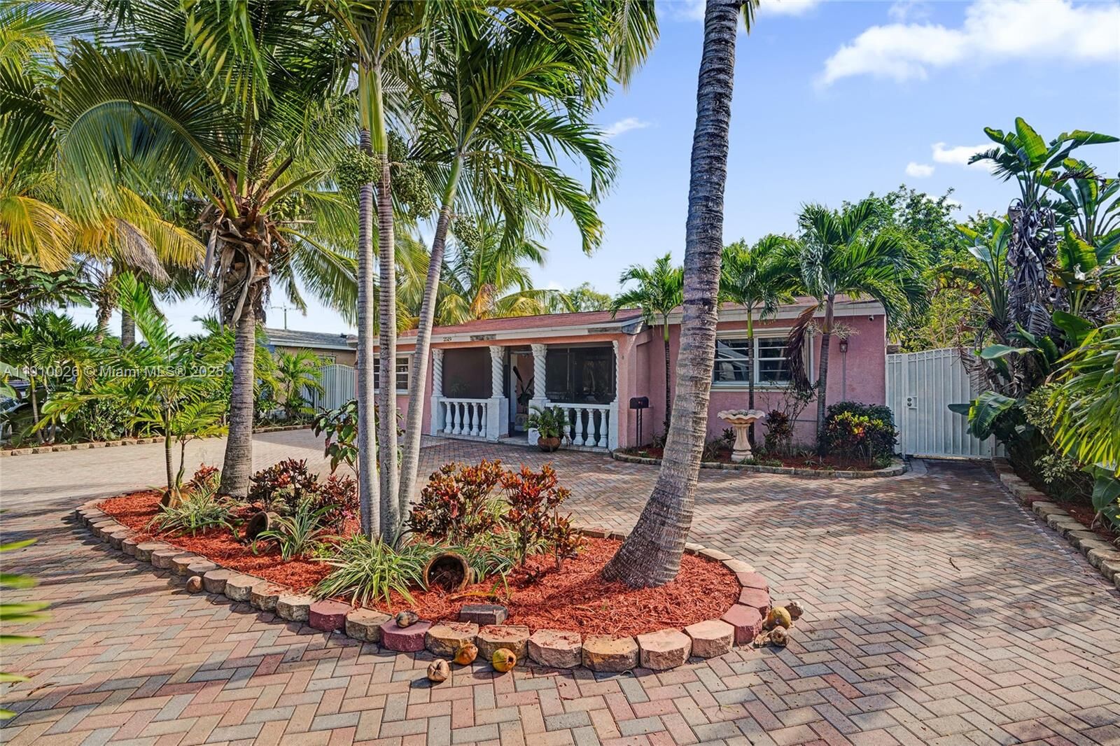 Property Photo:  2519 Bahama Dr  FL 33023 
