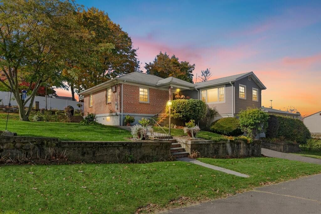 Property Photo:  186 Hubbell Avenue  CT 06708 