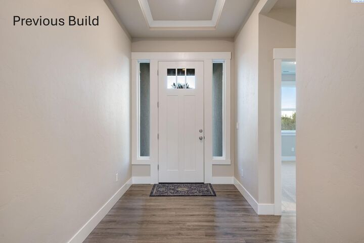 Property Photo: 1070 N Grant Place WA 99336