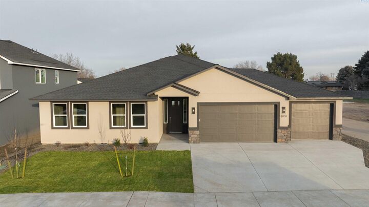 Property Photo:  1070 N Grant Place  WA 99336 