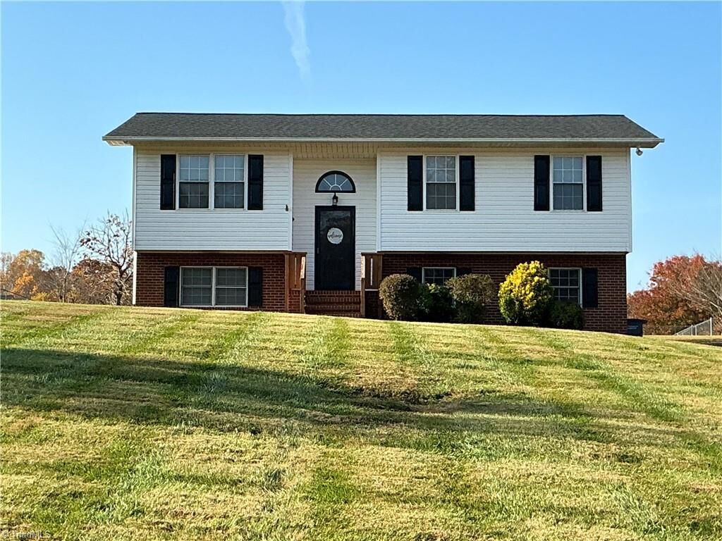 Property Photo:  1129 Kentland Drive  NC 27021 