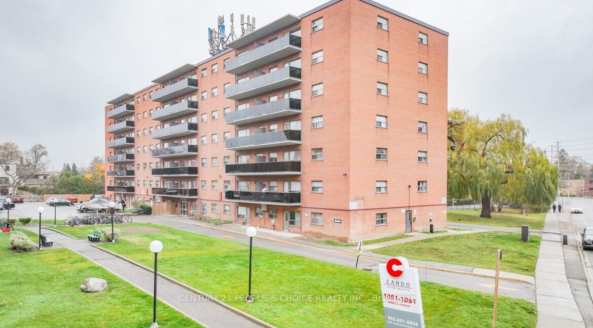 Property Photo:  1061 Seneca Avenue 205  ON L5G 3X7 