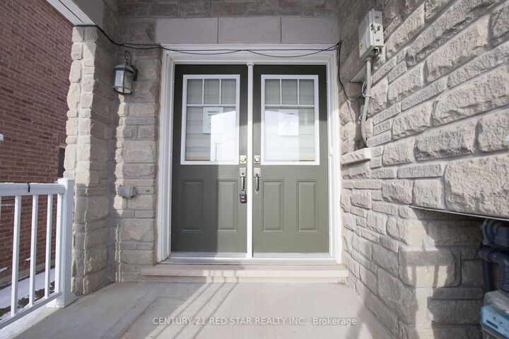 Property Photo:  18 Golden Springs Drive  ON L7A 4N4 