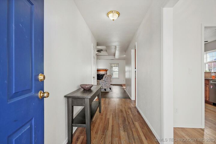 Property Photo:  1713 S Narcissus Place  OK 74012 