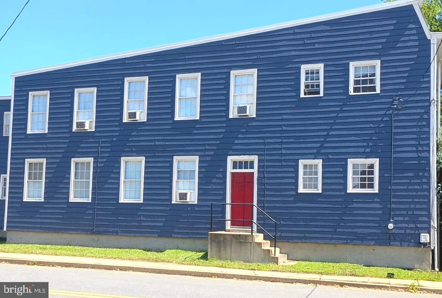 Property Photo: 301 N West Street 1 VA 22314