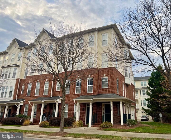 19301 Diamond Lake Drive  Leesburg VA 20176 photo