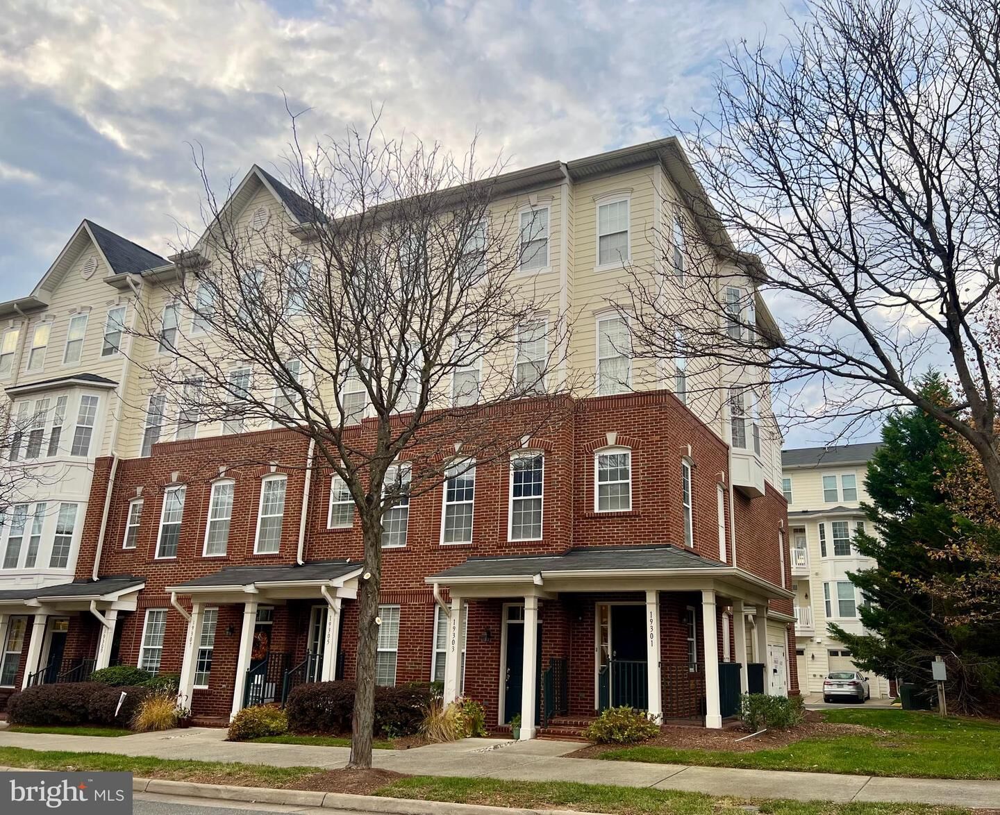 Property Photo:  19301 Diamond Lake Drive  VA 20176 