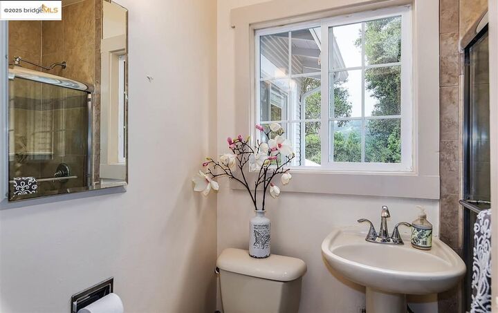 Property Photo:  6454 Mokelumne Ave  CA 94605 