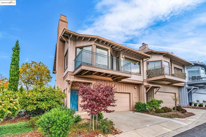 Property Photo:  39 Starview Dr  CA 94618 