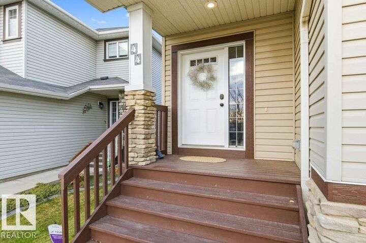 Property Photo:  44 Woodbridge Link  AB T8L 0H8 