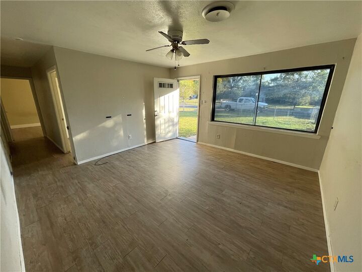 Property Photo:  227 E Valley Road  TX 76548 