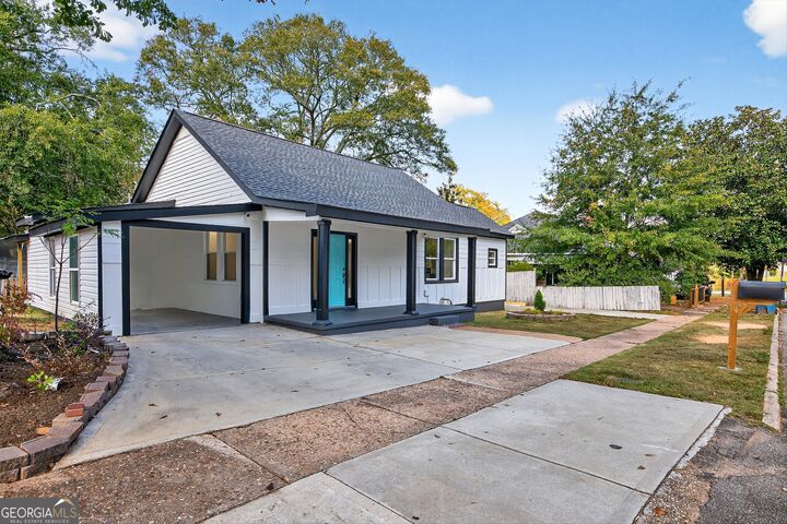 Property Photo:  208 Royal Avenue  GA 30230 