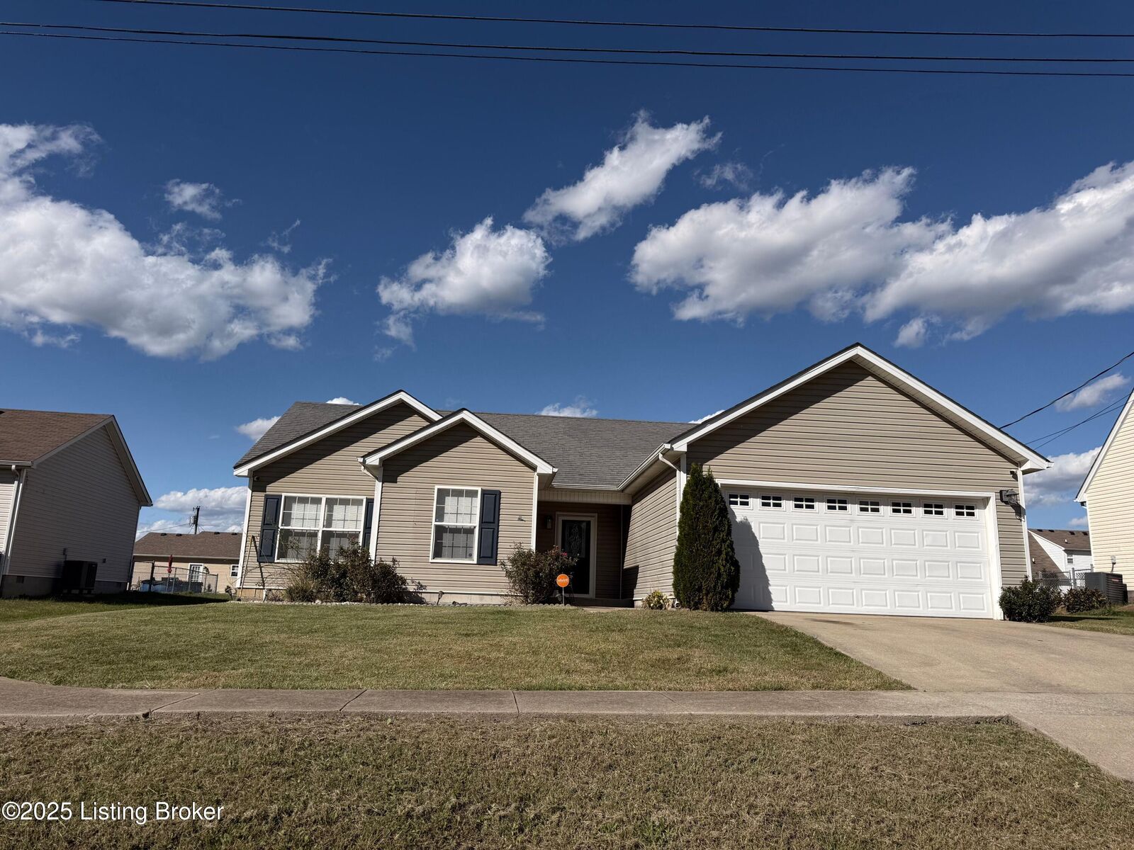 Property Photo:  121 Danbrook Ct  KY 40160 