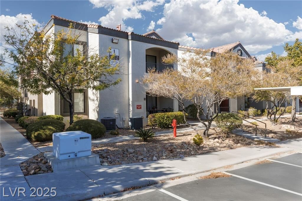 Property Photo: 950 Seven Hills Drive 123 NV 89052