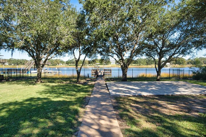 Property Photo: 6418 County Road 659 TX 77422