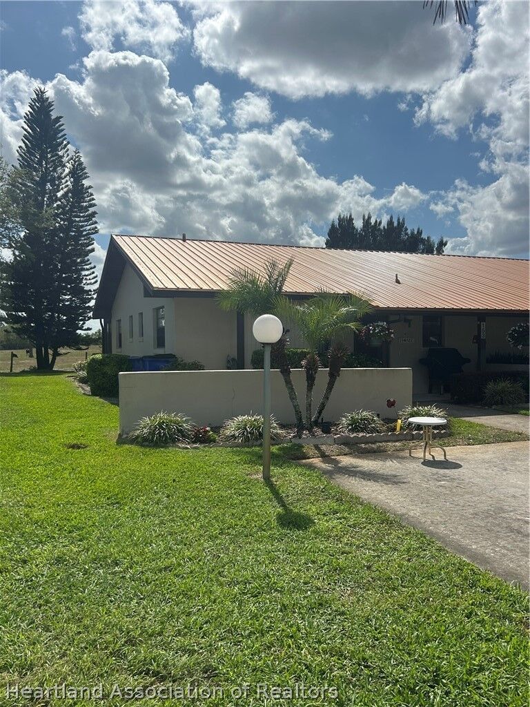 Property Photo: 153 Fairway Drive FL 33852
