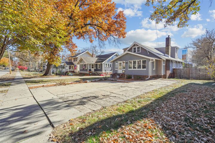 Property Photo: 2928 High Street IA 50312