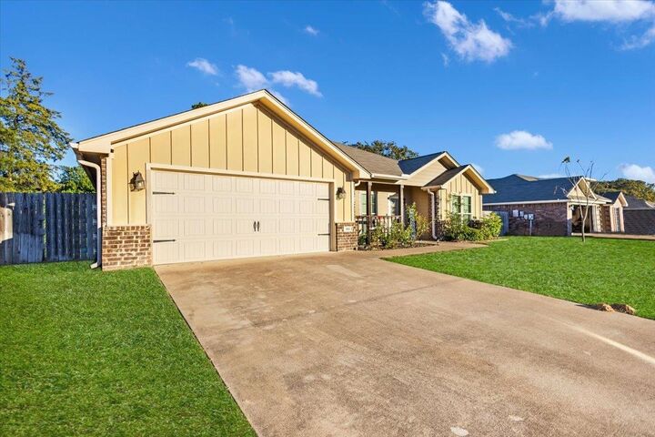 Property Photo:  393 Noah Lane  TX 75771 