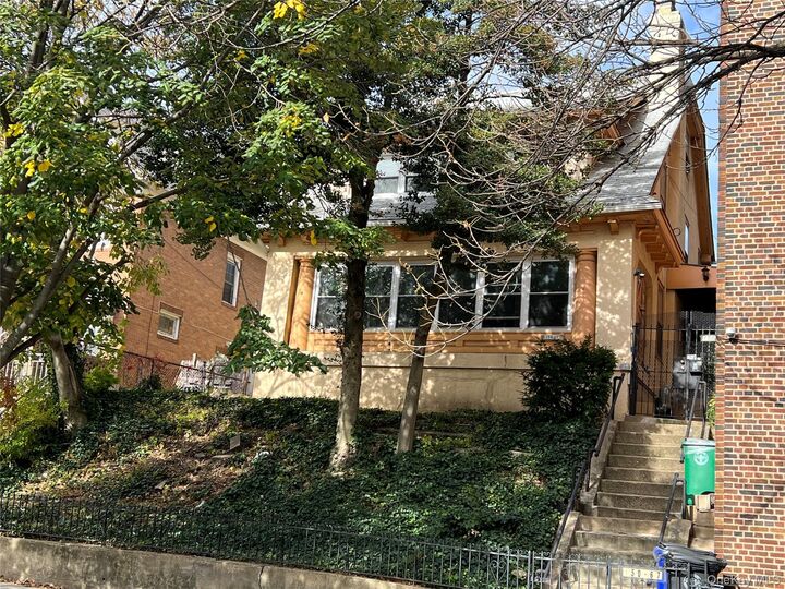 Property Photo:  150-67 87 Avenue  NY 11432 