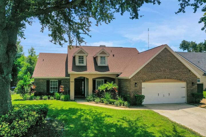 Property Photo: 7820 Rollingridge Court FL 32835