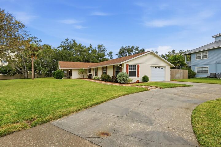 Property Photo:  315 Bayshore Drive  FL 34229 