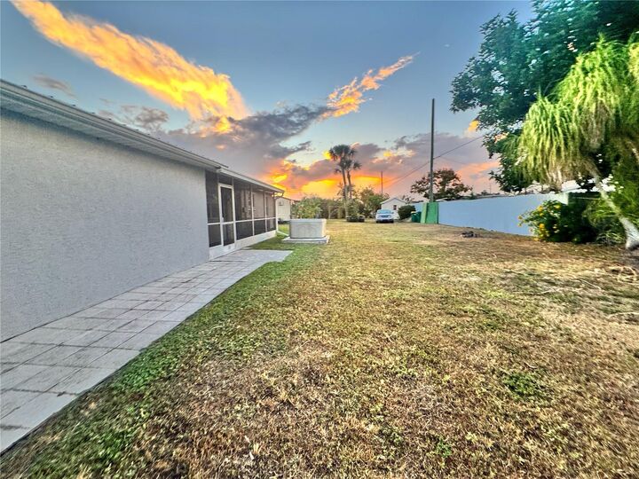 Property Photo:  21354 Glendale  FL 33952 