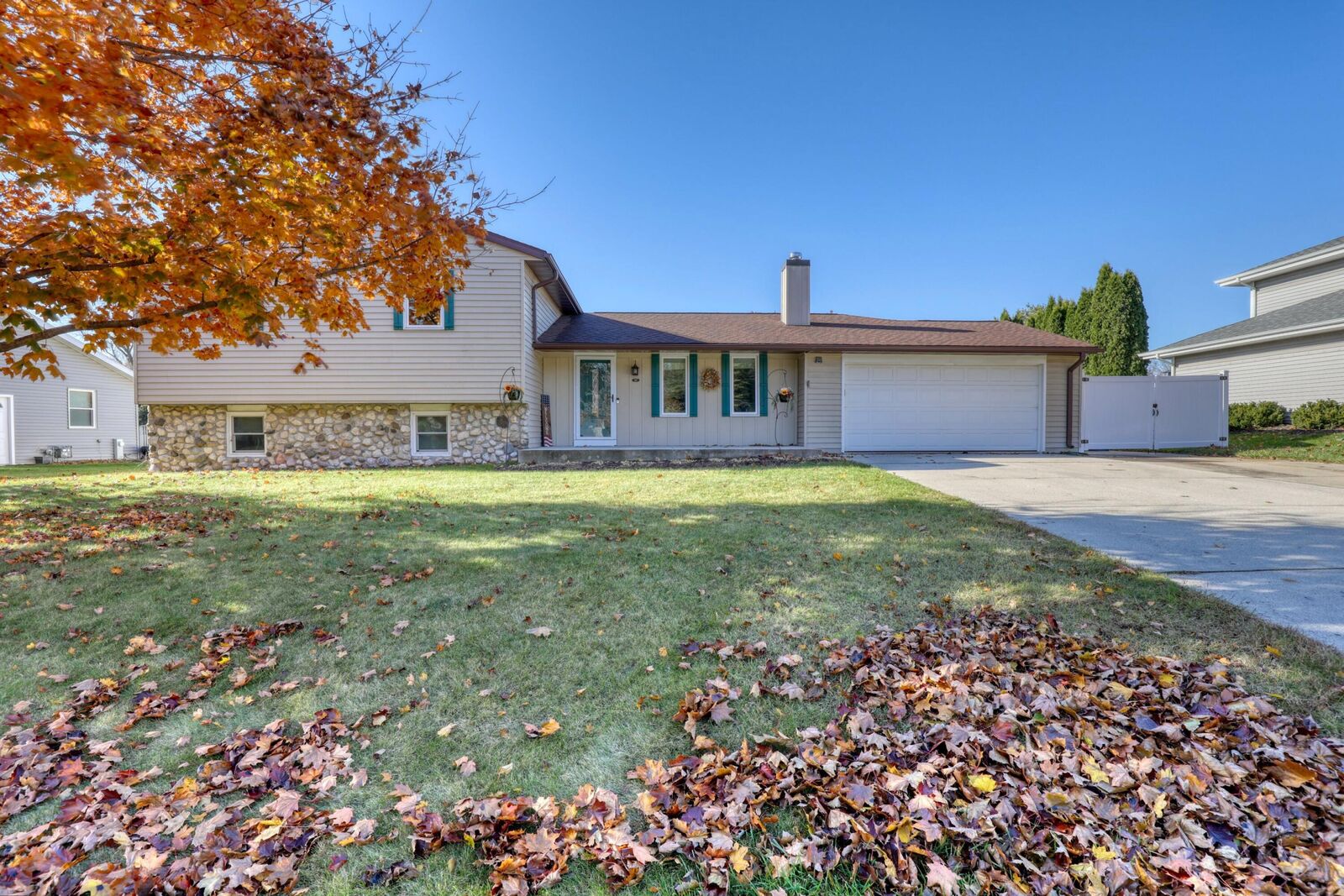 Property Photo: 367 Prairie Run WI 53024