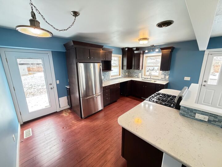 Property Photo: 600 12th St NW ND 58703