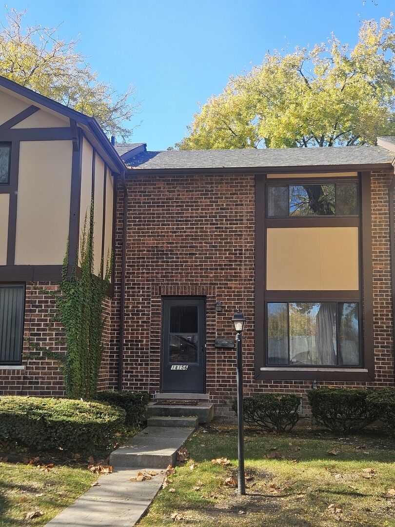 Property Photo:  1S156 Radford Lane  IL 60181 