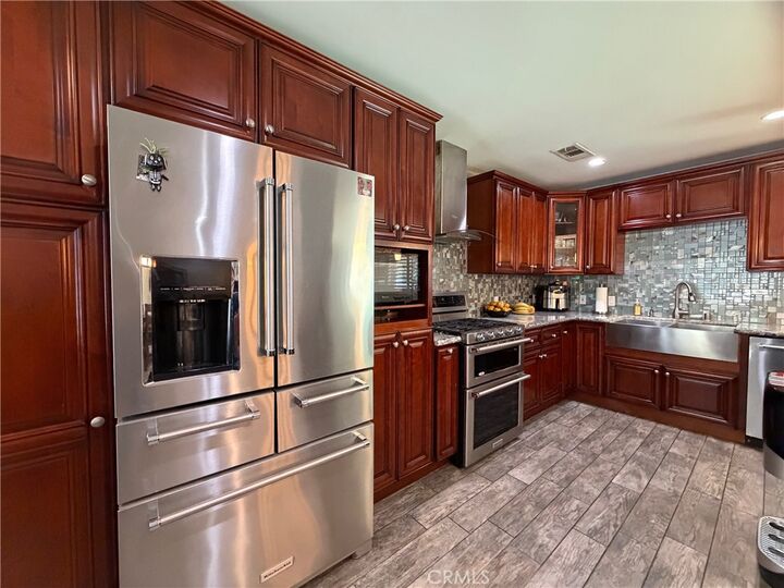 Property Photo: 8607 Cantaloupe Avenue CA 91402