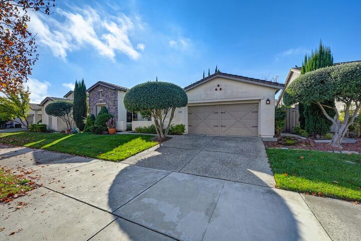 Property Photo: 2558 Heritage Park Lane CA 95835