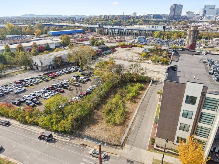 Property Photo: 822 S 6th St TN 37206