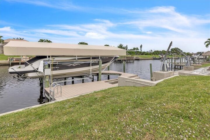 Property Photo:  1113 SE 17th Street  FL 33990 