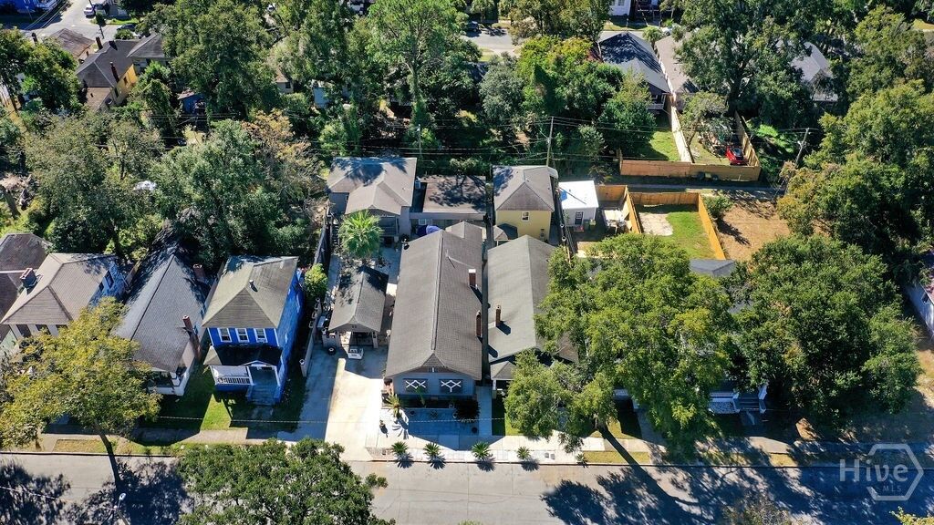 Property Photo: 913-917 W 38th Street GA 31401