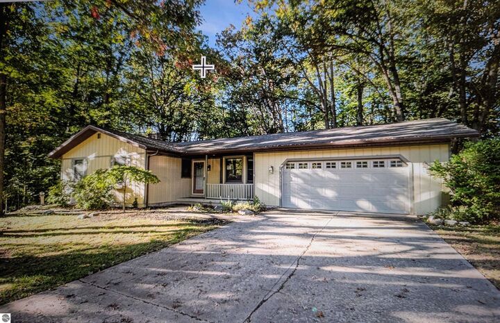 2727 Van Dam Drive  Belmont MI 49306 photo