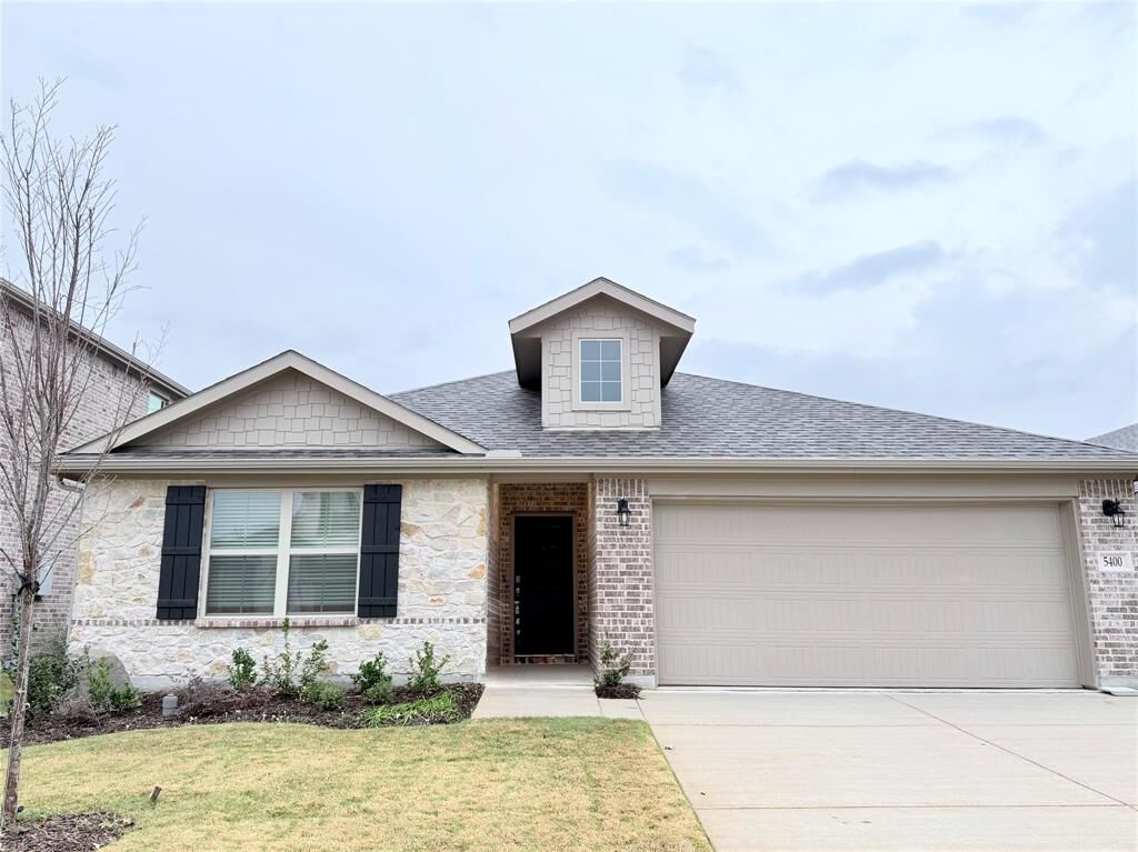 Property Photo: 5400 Overbrook Drive TX 76207
