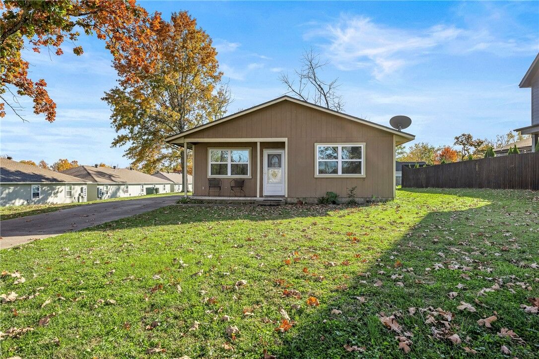 Property Photo:  204 Lake Street  AR 72712 