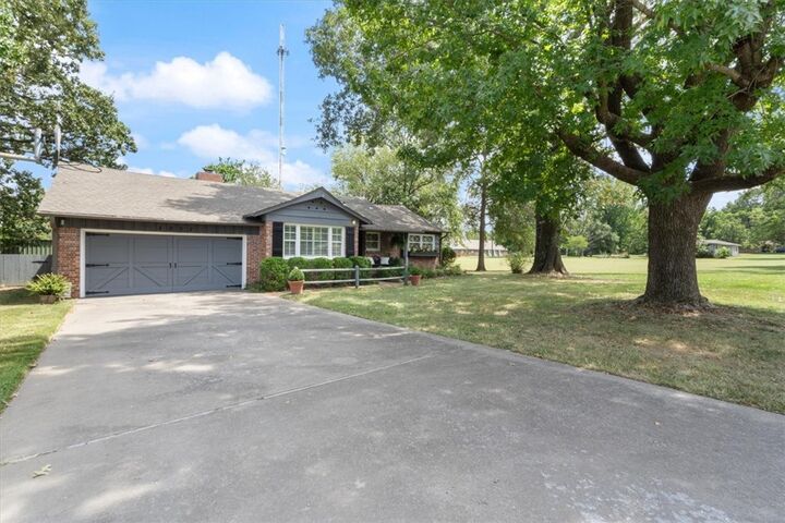 Property Photo:  1505 S Mount Olive Street  AR 72761 