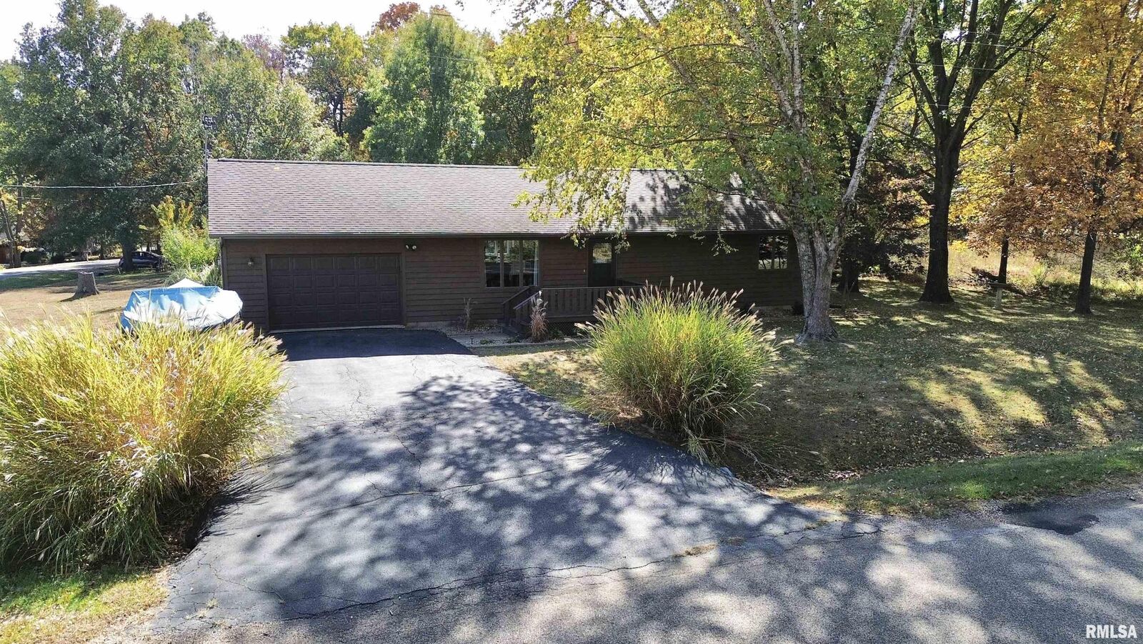 Property Photo: 326 Charter Oak Place IL 61428