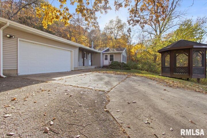 Property Photo:  678 Banta Road  IL 61545 