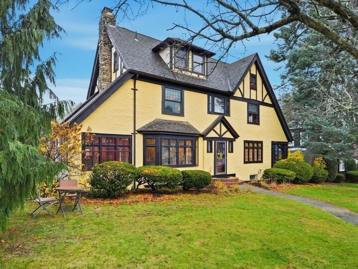 27 Lexington Ave  Holyoke MA 01040 photo