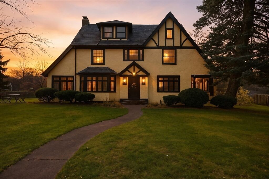 Property Photo:  27 Lexington Ave  MA 01040 