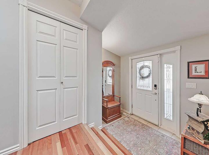 Property Photo:  405 6 Avenue SW  AB T1V 1B6 