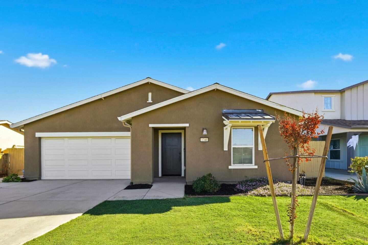 Property Photo:  1740 Columbia Drive  CA 93635 