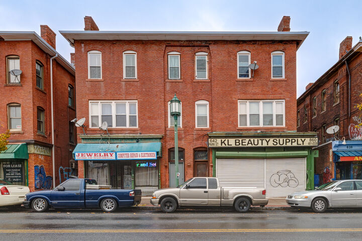 Property Photo:  642 Park Street  CT 06106 