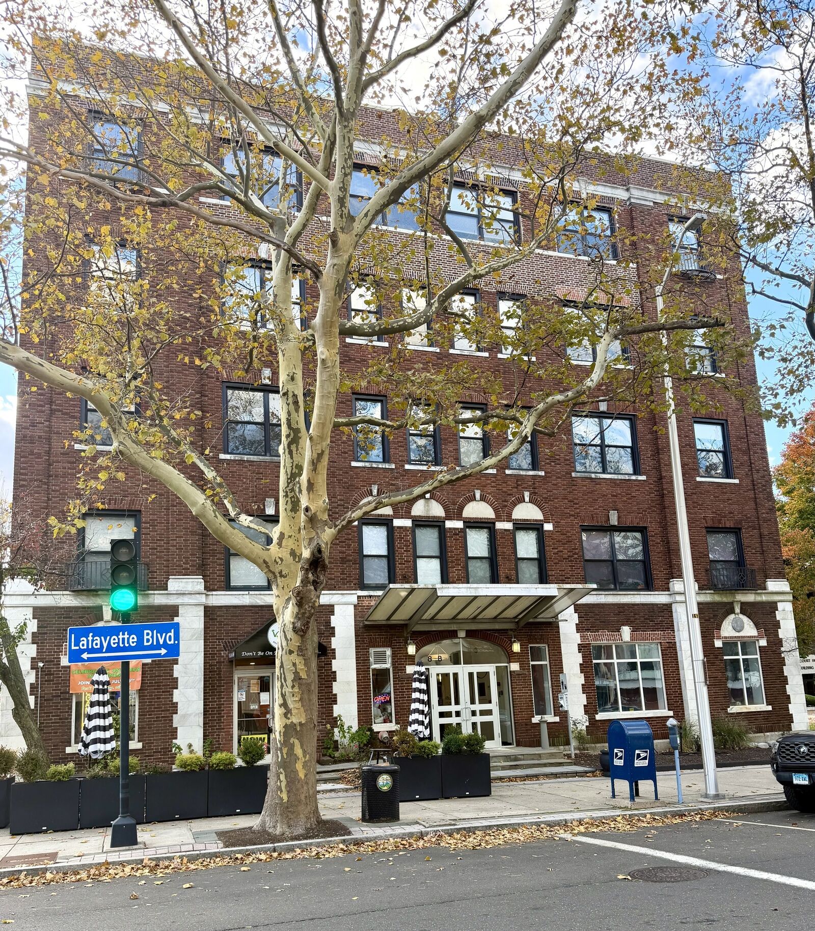 Property Photo:  881 Lafayette Boulevard 5K  CT 06604 