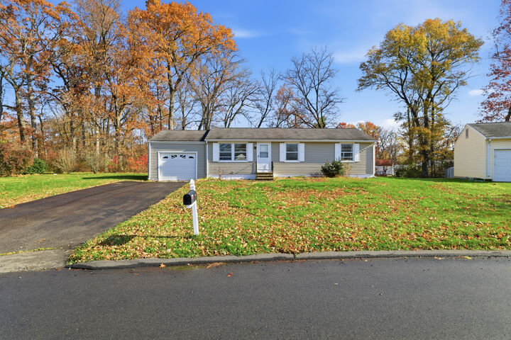 Property Photo:  31 Farmstead Circle  CT 06002 
